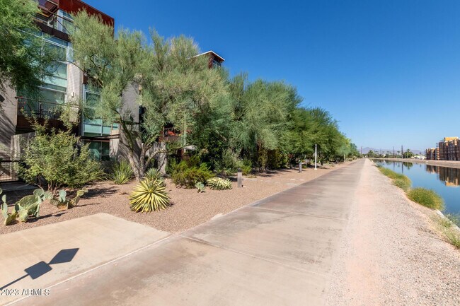 Building Photo - 4737 N Scottsdale Rd