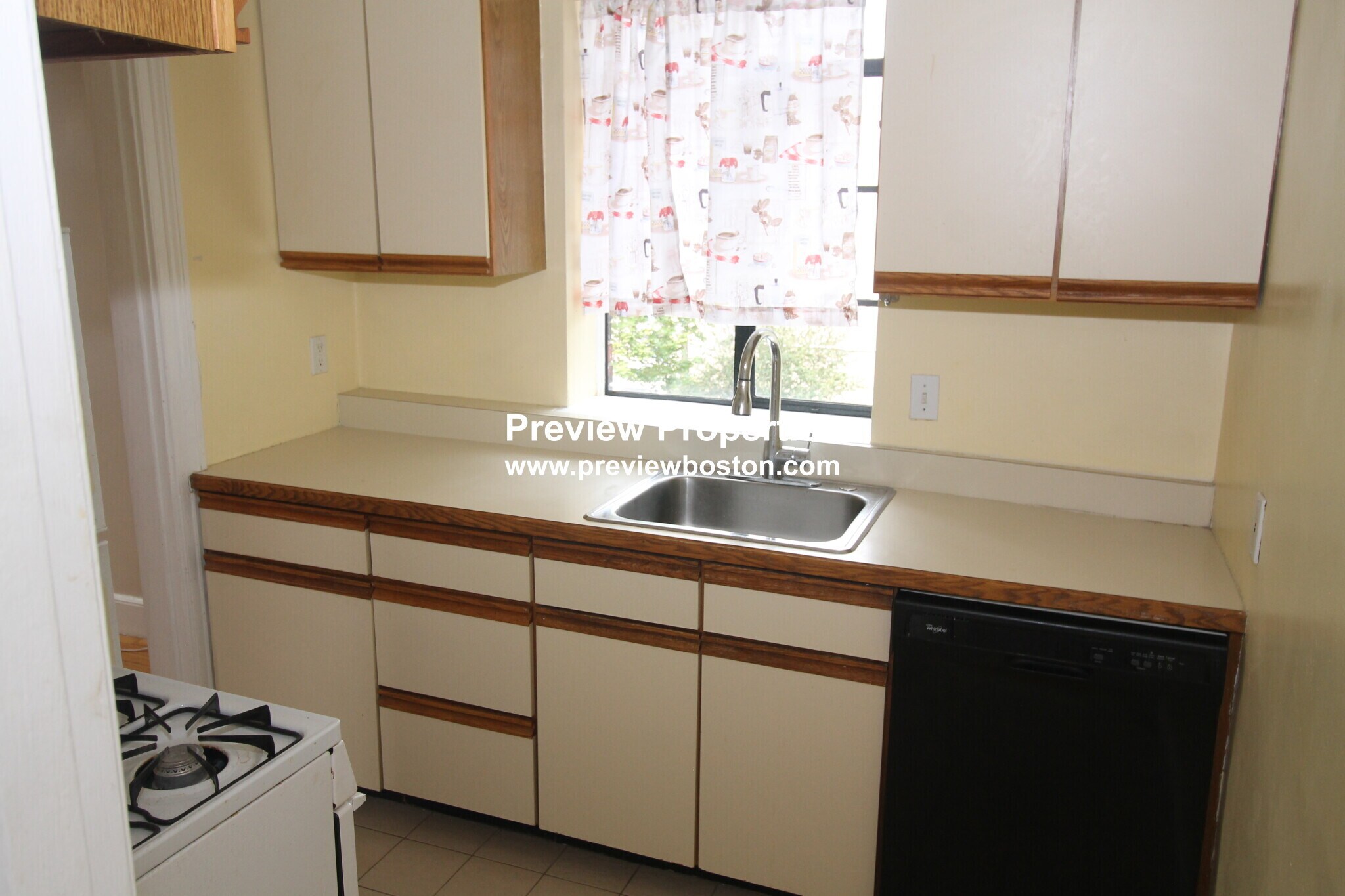 Building Photo - 97 Strathmore Rd