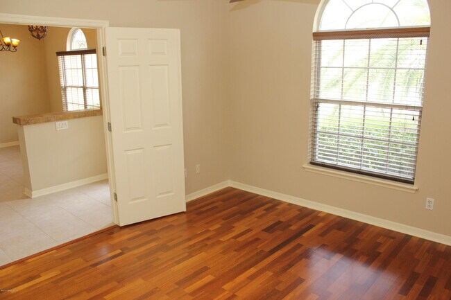 Building Photo - 325 Lauden Ct