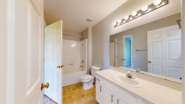 Building Photo - 3120 Promenade Cir