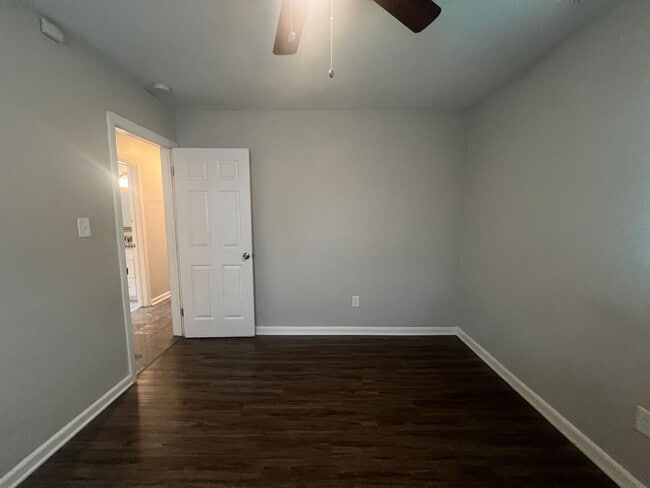 Building Photo - 615 Queens View Ct