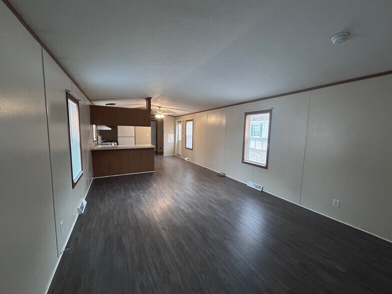 Building Photo - 17 Deer Run Pky