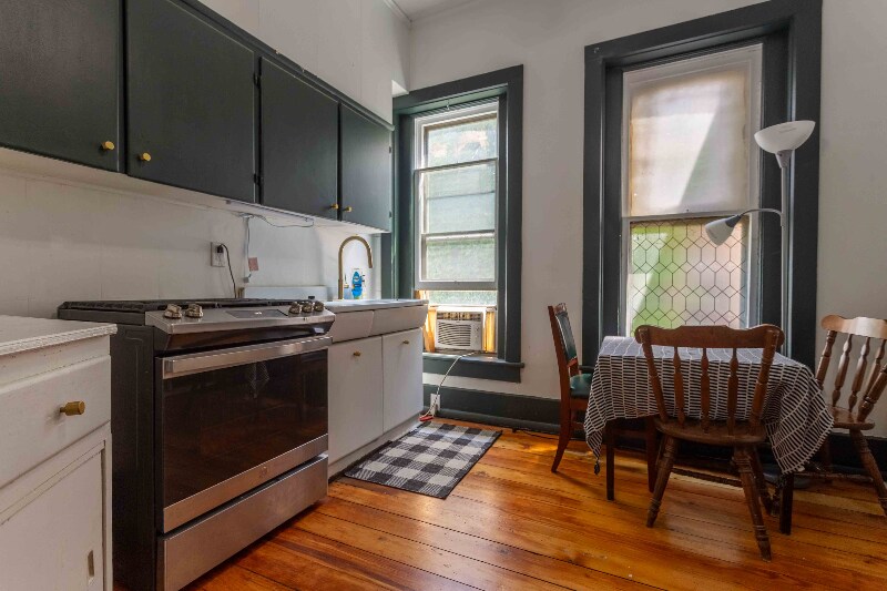 Building Photo - 1658 Iowa St