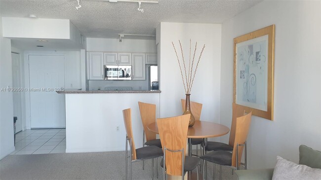 Building Photo - 1155 Brickell Bay Dr