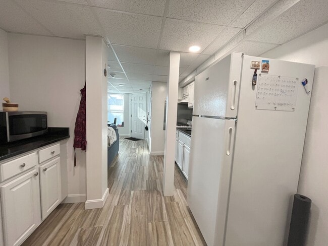 Building Photo - 376 Riverway