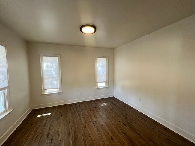 Building Photo - 644 Mountain View St