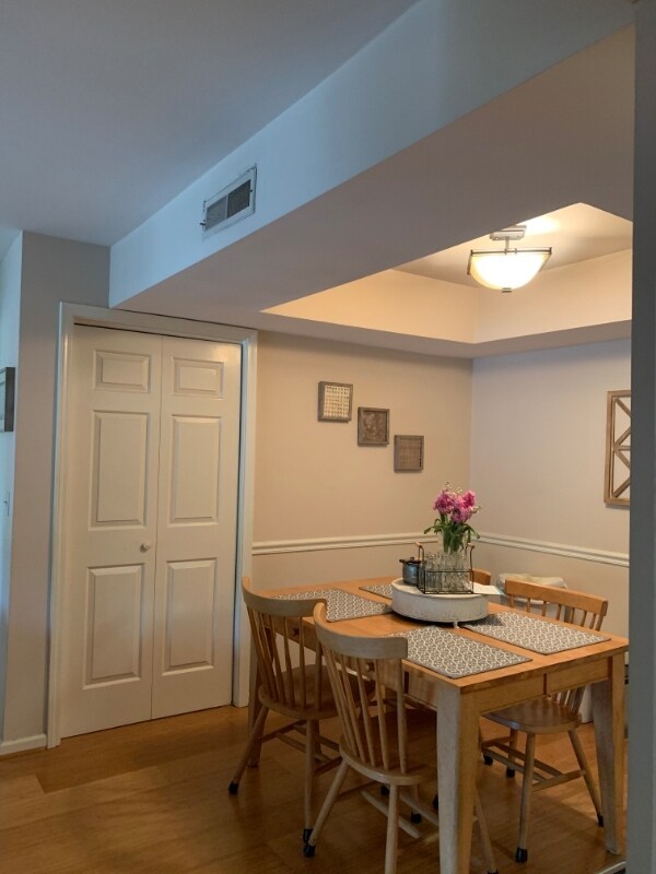 Building Photo - 257 Hillsboro Pl