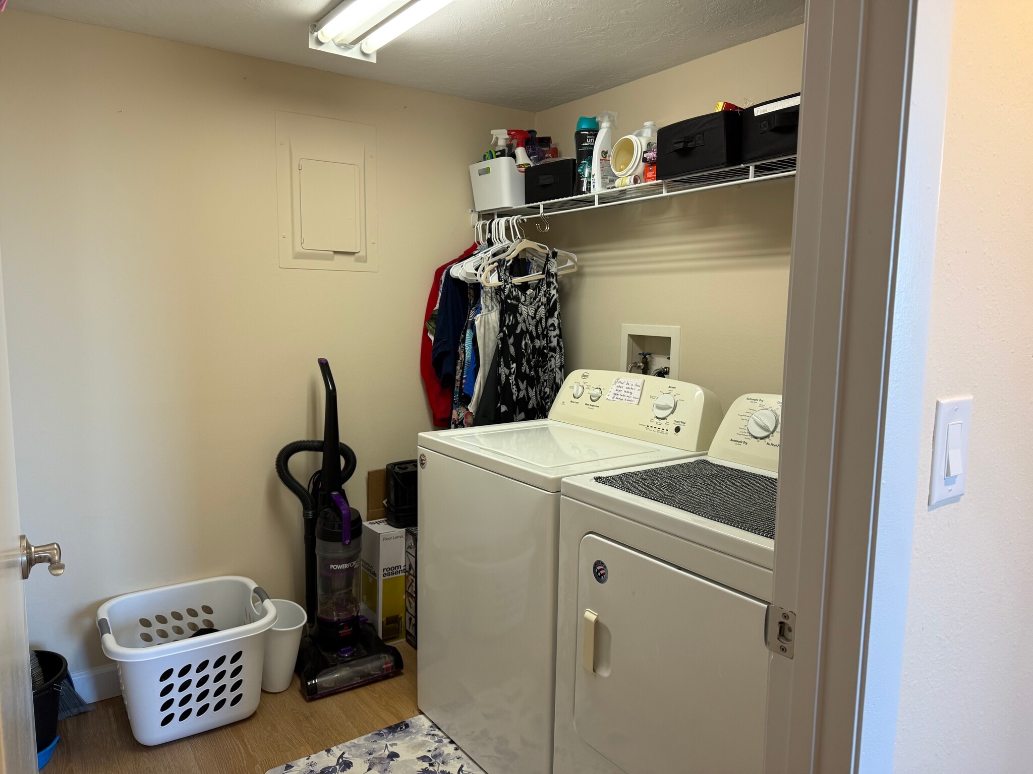 laundry room - 4550 Pinebrook Cir