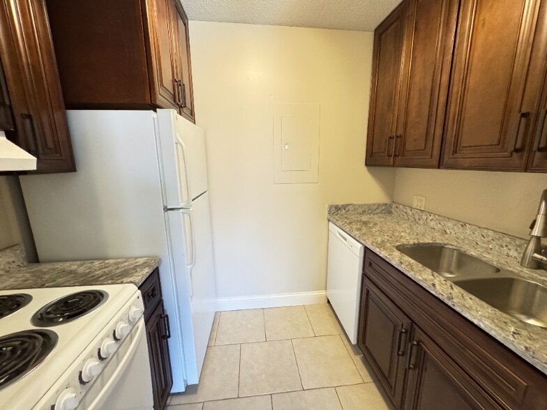 Primary Photo - 1810 E St