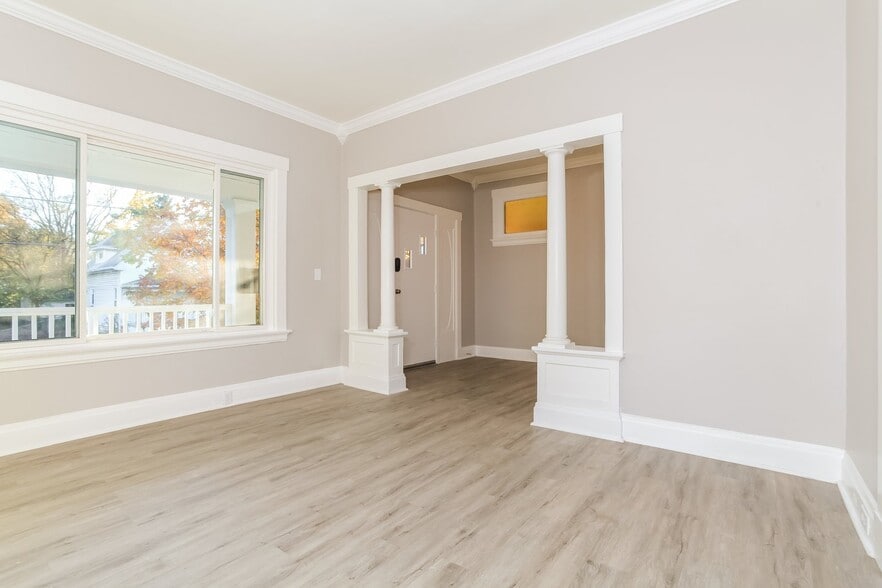 Building Photo - 1836 Goodman Ave