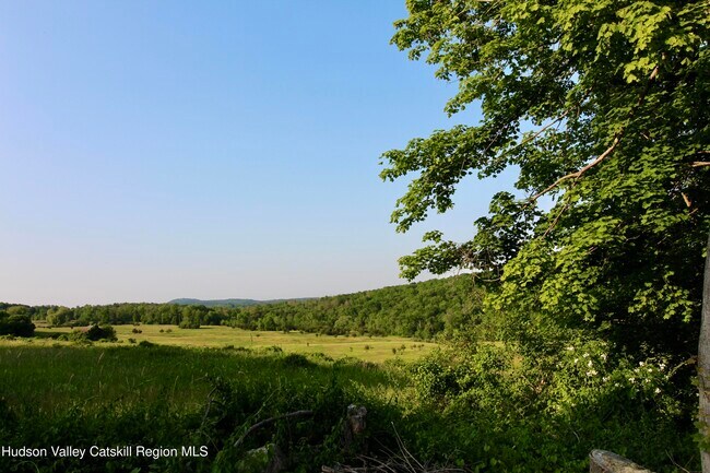 Building Photo - 88 Hover Ave