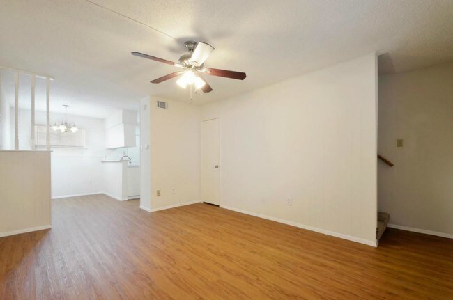 Building Photo - 816 W N Loop Blvd