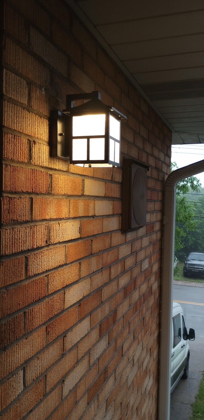 Building Photo - 1337 Jeffers St