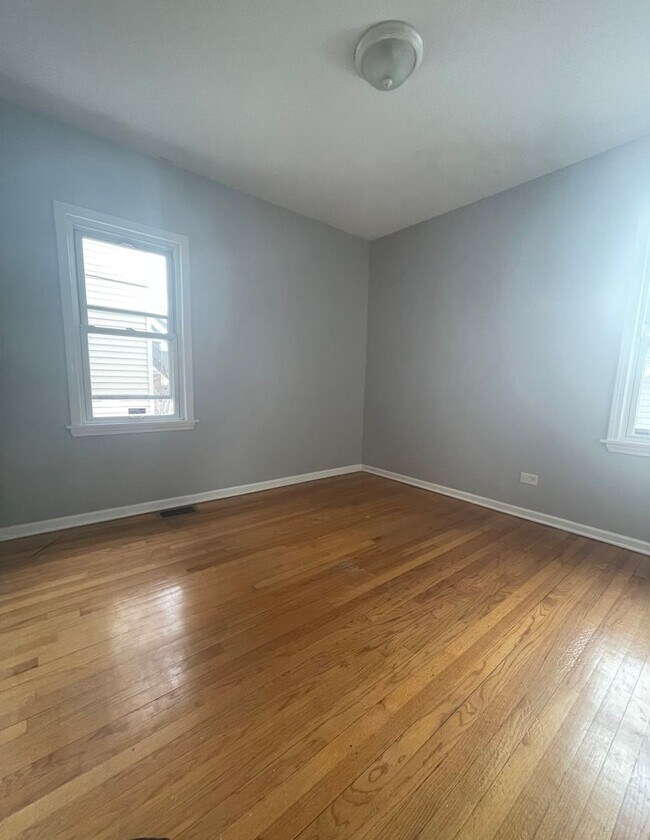 Building Photo - Beautiful 3 Bedroom house for Rent in Calumet City, IL AVAILABLE NOW!!