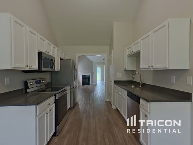 Building Photo - 4514 New House Dr