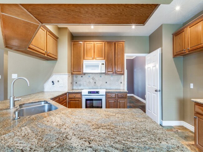 Building Photo - 1319 Park Wind Dr