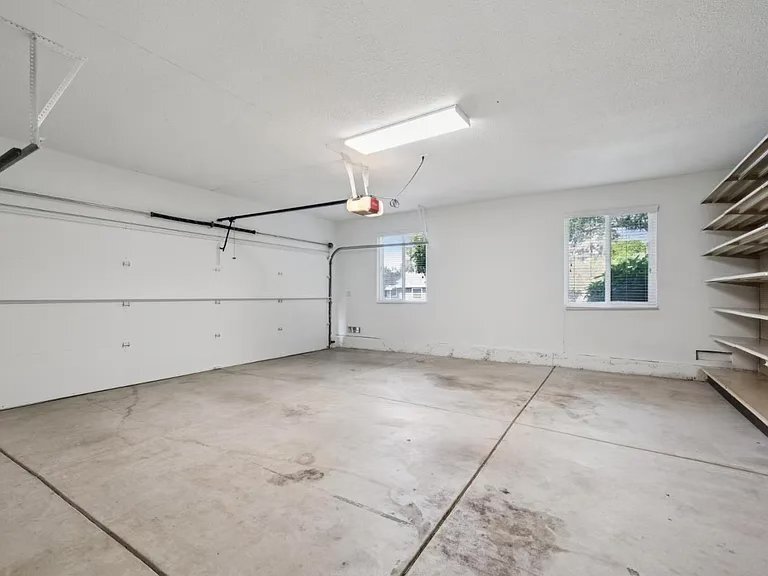 Building Photo - 935 Circle Dr