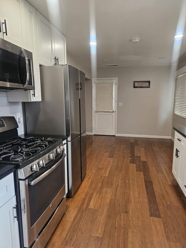 Building Photo - 2686 9th Ave