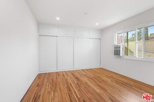 Building Photo - 10610 Landale St