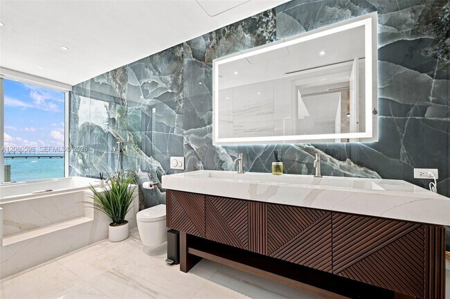Building Photo - 300 Biscayne Blvd Way