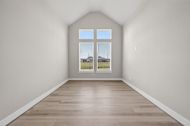 Building Photo - 2022 Serene Spgs Dr