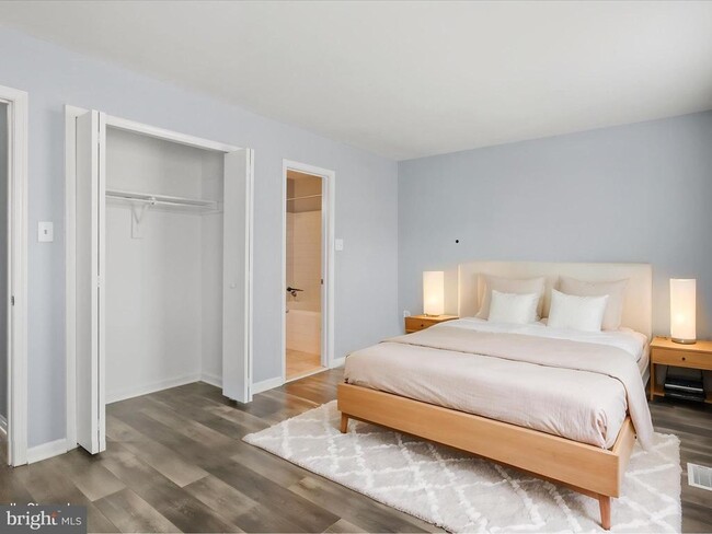 Building Photo - 303 Mayfair Pl