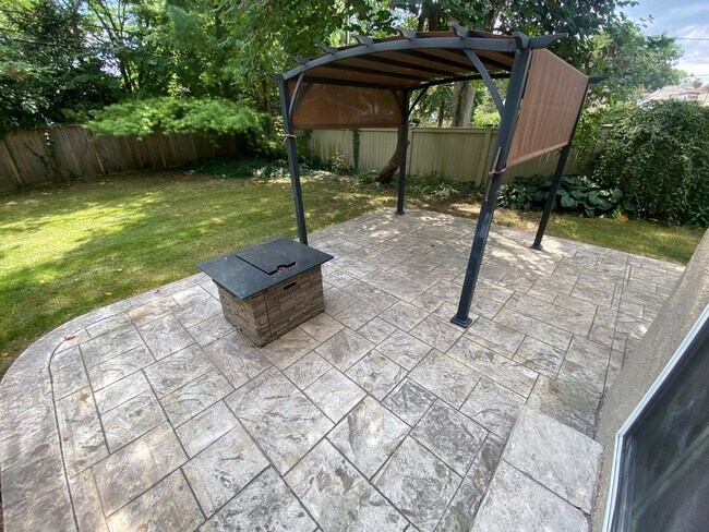 Building Photo - 4 Bedroom - Upper Arlington