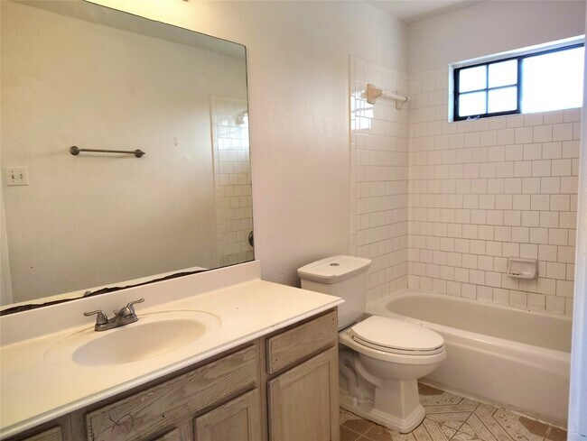 Building Photo - 13835 Purplemartin St