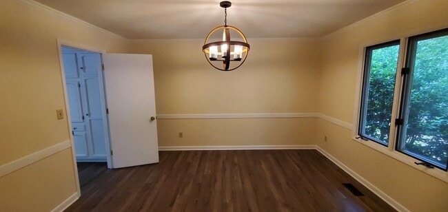 Building Photo - 4 Bedroom 3 Bathroom House