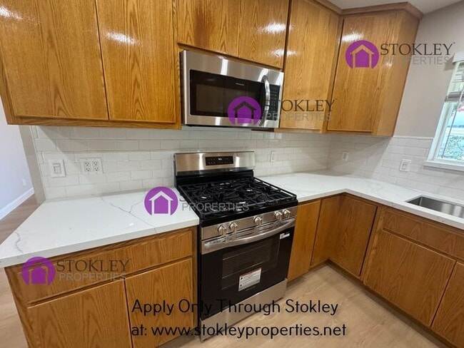 Building Photo - 6346 Escallonia Dr