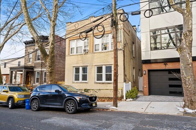 Building Photo - 5 Lienau Pl