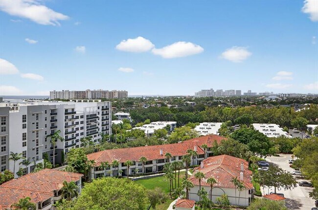 Building Photo - 3200 Port Royale Dr N