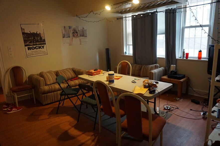 Building Photo - 45 Ashford St