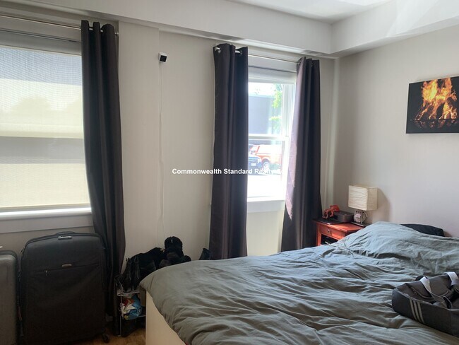 Building Photo - 126 Charles St