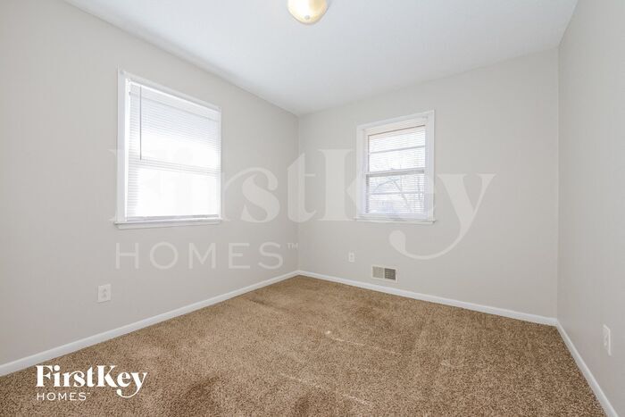 Building Photo - 413 Holtz Ave