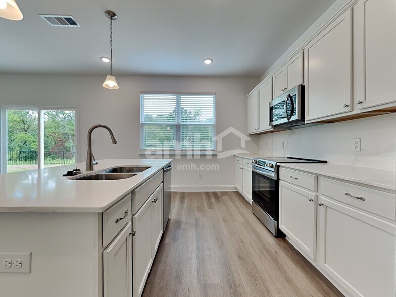 Building Photo - 304 Sharpe Ct