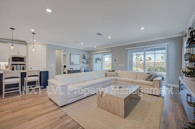 Building Photo - 16112 Lakeland Dr