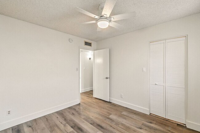 Building Photo - Beautiful 3 bed, 2 bath w/ bonus Room, loc...