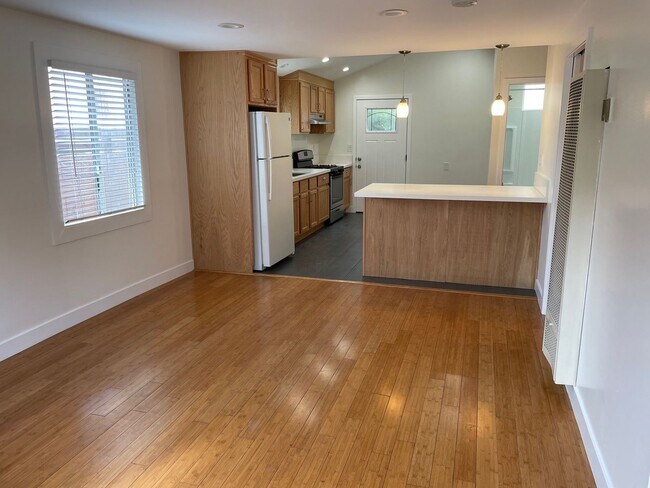 Building Photo - 1445 Echo Park Ave