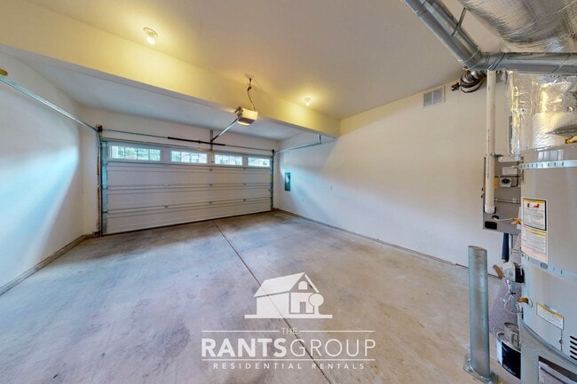 Building Photo - Spacious home in the Olympia School Distri...