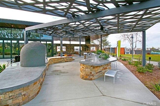 Building Photo - 227 Follyhatch