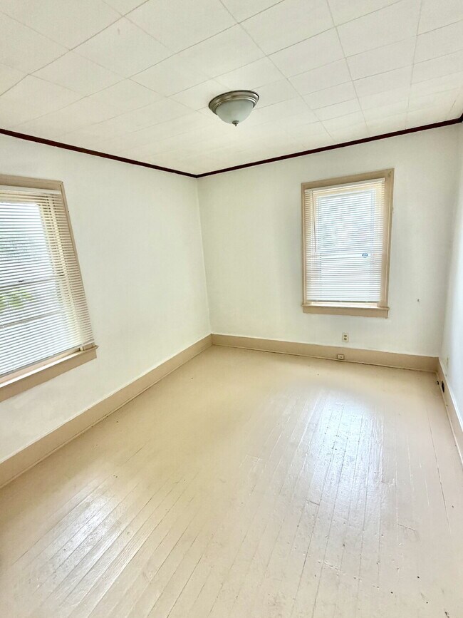 Building Photo - 2554 Swayze St