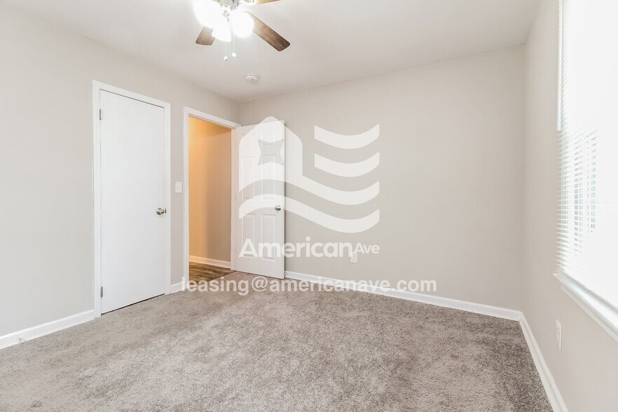 Building Photo - 706 Woodmont Cir