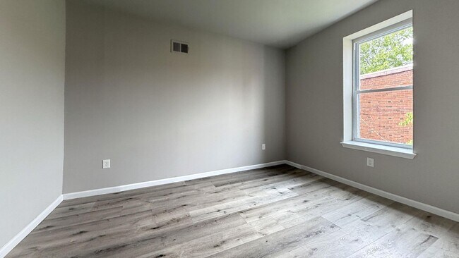 Building Photo - Stunning 3-Bed with Exposed Brick in 19143