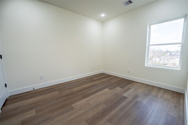 Building Photo - 4107 Dreyfus St