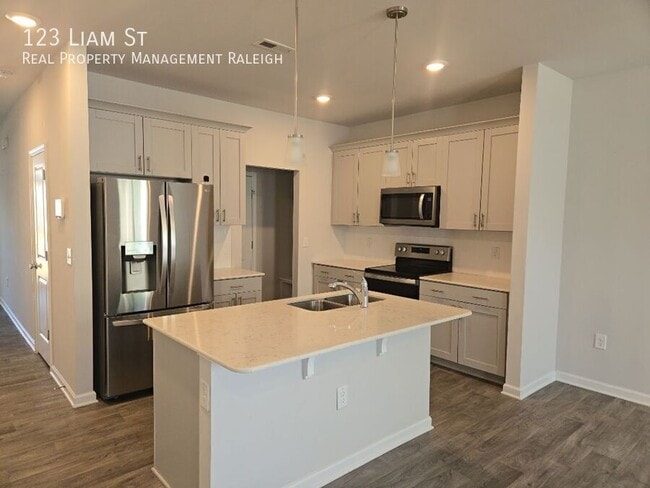 Building Photo - 123 Liam St