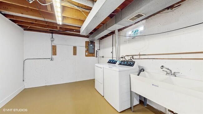 Building Photo - 15405 Tulip Ct