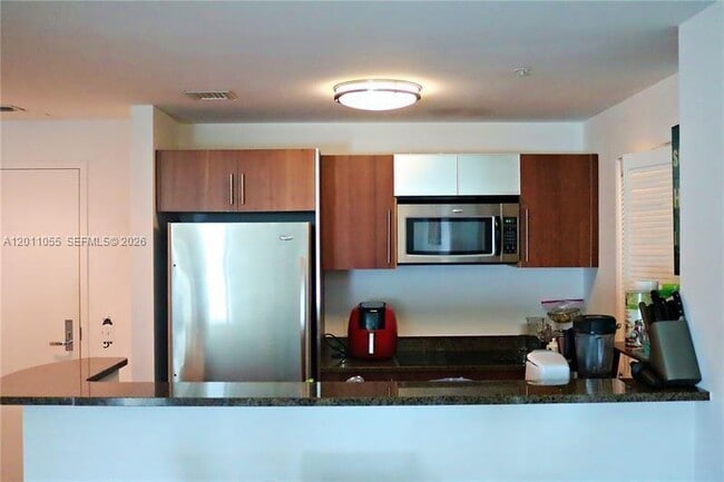 Building Photo - 300 S Biscayne Blvd