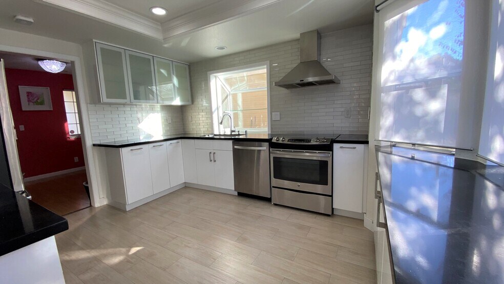 Building Photo - 34565 Vane Cmn