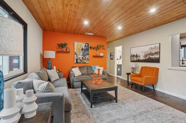 Building Photo - 25340 Marion Ridge Dr